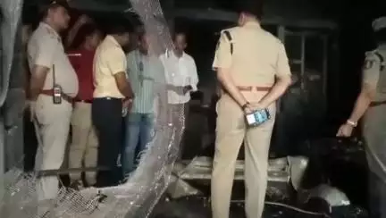 ದಾವಣಗೆರೆ: ನಗರದಲ್ಲಿ ಅಗ್ನಿ ಅವಘಡಕ್ಕೆ ಇಬ್ಬರು ದಾರುಣ ಸಾವು: ಐಜಿಪಿ ರವಿಕಾಂತೇಗೌಡ, ಎಸ್ಪಿ ಉಮಾ ಭೇಟಿ, ಪರಿಶೀಲನೆ