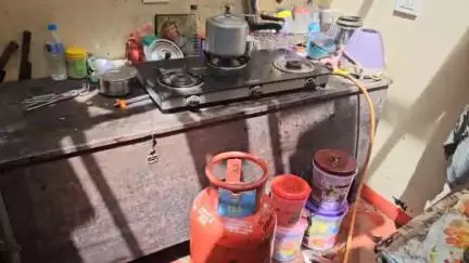 സുൽത്താൻബത്തേരി: പുൽപ്പള്ളിയിൽ ഗ്യാസ് സിലിണ്ടർ ലീക്കായി വീടിന്റെ മേൽക്കൂര തകർന്നു