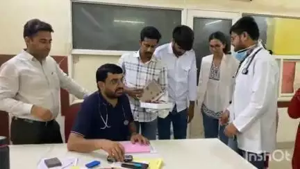 चूरू: डाॅक्टर डे पर डीबी अस्पताल में डॉक्टरों का सम्मान, मिठाई खिलाकर किया गया सम्मान