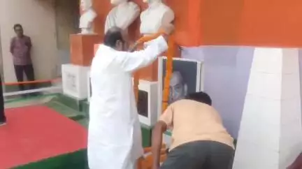 বহরমপুর: ১লা জুলাই ডাক্তার বিধানচন্দ্র রায়ের জন্ম ও মৃত্যু দিবস, যথাযোগ্য মর্যাদার সাথে পালন বহরমপুর জেলা কংগ্রেস কার্যালয়ে