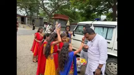 પાલીતાણા: ગરાજીયા પ્રાથમિક શાળામાં કાર્યક્રમ કરવામાં આવ્યો મામલતદાર સહિત ઉપસ્થિત રહ્યા