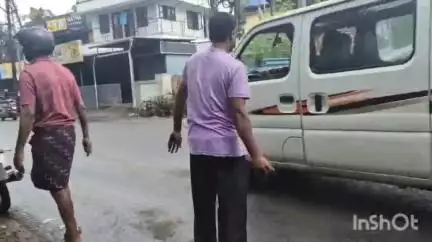കണയന്നൂർ: ഇടക്കൊച്ചി സെന്റ് മേരീസ് പള്ളിക്ക് മുന്നിൽ ഡീസലിൽ തെന്നിവീണ് ആറു സ്കൂട്ടർ യാത്രികർക്ക് പരിക്ക്