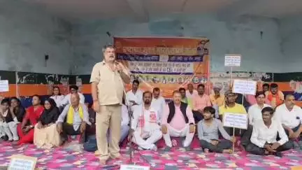 धनबाद/केंदुआडीह: धनबाद के रणधीर वर्मा चौक पर भ्रष्टाचार मुक्त भारत मोर्चा का धरना प्रदर्शन