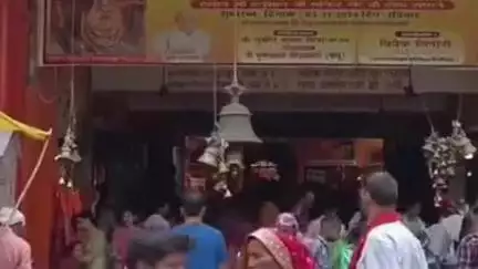 सुल्तानपुर: बिजेथुआ महावीर मंदिर में उमड़ी श्रद्धालुओं की भीड़, बजरंगबली के जयकारों से गूंजा परिसर