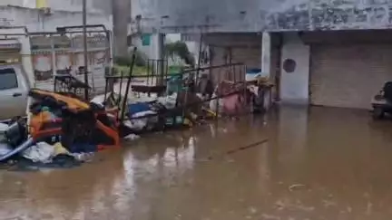 छपारा: छपारा क्षेत्र में पिछले 10 घंटे से लगातार बारिश, जनजीवन अस्त-व्यस्त
