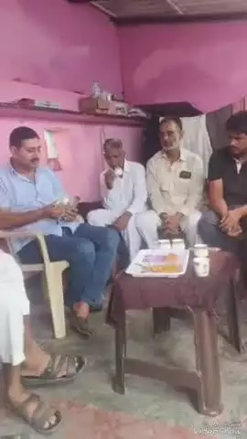 बेहट: मगनपुरा में बारिश से गरीब का घर गिरने पर पीड़ित के आवास पहुंचे जिला पंचायत सदस्य, की आर्थिक मदद
