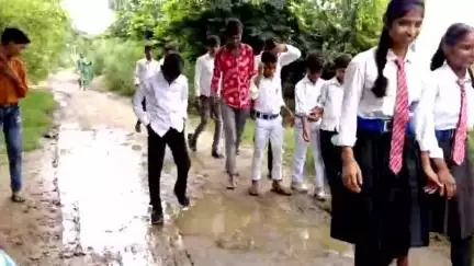 कन्नौज: जसोदा में मॉडल इंटर कालेज के रास्ते की हालत खस्ता, बच्चों ने रखी मांग #jansamasya