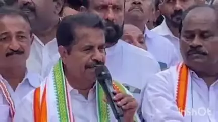കോന്നി: ആശുപത്രികളോട് അവഗണന, കോന്നി മെഡിക്കൽ കോളജിലേക്ക് കോൺഗ്രസ് നടത്തിയ മാർച്ച് അടൂർ പ്രകാശ് MP ഉദ്ഘാടനം ചെയ്തു
