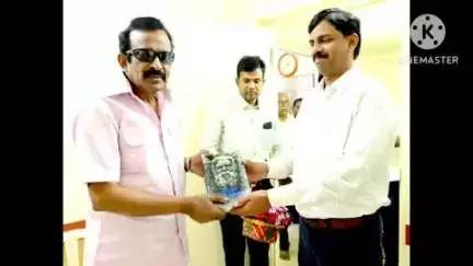 ஈரோடு: பெரியார் நகர் பகுதியில் உள்ள அமைச்சர் அவர்களின் முகாம் அலுவலகத்தில் புதிய ஆட்சியர் சந்தித்து வாழ்த்து பெற்றார்