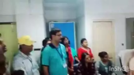 পুরুলিয়া ২: জাতীয় চিকিৎসক দিবস পালন করা হলো পুরুলিয়ার কুস্তাউর ব্লক হাসপাতালে স্বেচ্ছাসেবী সংস্থা সাথীর উদ্যোগে চিকিৎসক দিবস পালন