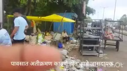 मंगरूळपीर: मंगरूळपीर येथे नगर  परिषदेच्या वतीने अतिक्रमण उठाव या मोहिमाला अतिक्रमण धारकांचा प्रतिसाद