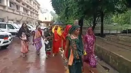 नरसिंहपुर: नरसिंहपुर : गांगई के ग्रामीणों को नहीं मिल रहा पीएम आवास और शौचालय की योजना का लाभ #jansamasya