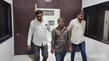 વિદેશી દારૂના ગુનામાં સંડોવાયેલા ઈસમ ને પાસા એક્ટ હેઠળ અટકાયત જેલ હવાલે  કરતી બોટાદ જિલ્લા પોલીસ