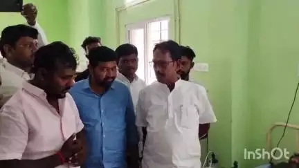 ಸಿಂಧನೂರು: ನಗರದ ತಾಲೂಕ ಸಾರ್ವಜನಿಕ ಆಸ್ಪತ್ರೆಗೆ ಬಿಜೆಪಿಯ ಜಿಲ್ಲಾಧ್ಯಕ್ಷ ವೀರನಗೌಡ ಲೆಕ್ಕಿಹಾಳ ಭೇಟಿ, ಹಲ್ಲೆಗೊಳಗಾದ ಕಾರ್ಯಕರ್ತರಿಗೆ ಧೈರ್ಯ ತುಂಬಿದರು