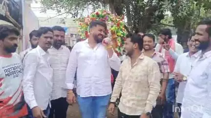 जालना: जालना ते शिर्डी पद यात्रा लकडकोट येथून रवाना युवा सेनेचे राज्यसचिव खोतकर शहरप्रमुख पाचफुले यांच्या उपस्थितीत पद यांत्रा
