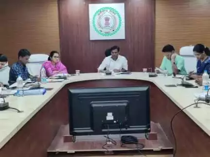 सूरजपुर: समय सीमा की बैठक संपन्न, छात्रावास/आश्रम में स्वच्छता, स्वास्थ्य व सुरक्षा के पुख्ता इंतजाम करने की बात कही कलेक्टर ने