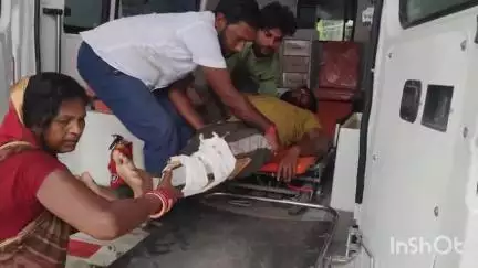मधेपुरा: केवटगामा चौक पर सड़क हादसे में ऑटो चालक गंभीर रूप से घायल, अस्पताल में भर्ती
