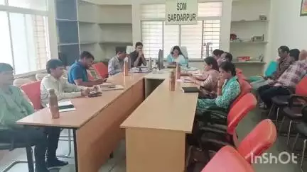 सरदारपुर: एसडीएम कार्यालय में किसानों की समस्या पर एसडीएम ने जल जीवन मिशन के ठेकेदार को लगाई फटकार