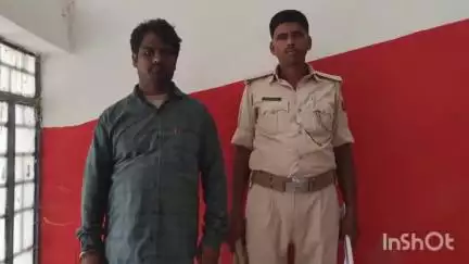 घैलाढ़: वासुदेव गांव में पुलिस ने छापामारी कर मारपीट के फरार अभियुक्त मुकेश कुमार शाह को गिरफ्तार किया