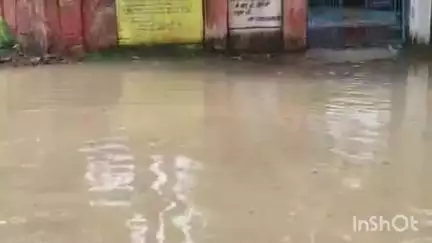 सबलगढ़: शहर में रात भर हुई मूसलाधार बारिश से बाढ़ जैसे हालात, स्कूलों में भी भरा पानी