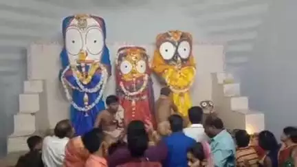 କେନ୍ଦ୍ରାପଡା: ଗୁଣ୍ଡିଚା ମନ୍ଦିର ଆଡ଼ପ ମଣ୍ଡପରେ ଶ୍ରୀବଳଦେବଜୀଉଙ୍କୁ ଦର୍ଶନ କଲେ ଭକ୍ତଗଣ,ପ୍ରଥମ ଆଡ଼ପ ଅବଢ଼ା ସେବା କଲେ