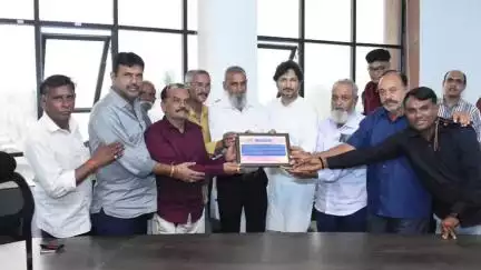 વાંકાનેર: વાંકાનેર માર્કેટિંગ યાર્ડના સેક્રેટરી વયમર્યાદાના કારણે નિવૃત્ત થતાં વિદાયમાન સમારોહ યોજાયો….