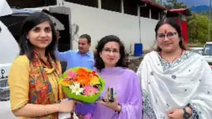 पौड़ी: जिलाधिकारी स्वाति भदौरिया ने नगर निगम श्रीनगर के गौशाला और निर्माणाधीन ए.बी.सी. सेंटर का किया निरीक्षण