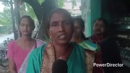 कुंडहित में एक नाबालिक से दुष्कर्म  के मामले में भाजपा जिला महिला मोर्चा की अध्यक्षा पुष्पा सोरेन की न्याय की मांग।