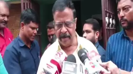 ଭୁବନେଶ୍ବର ମ୍ୟୁନିସିପାଲଟି କର୍ପୋରେସନ: ରଥଯାତ୍ରା ଦଳା ଚକଟାରେ ମୃତ ନୟାପଲ୍ଲୀ ଅଞ୍ଚଳର ପ୍ରେମକାନ୍ତ ମହାନ୍ତିଙ୍କ ପରିବାରକୁ ଭେଟି ପ୍ରତିକ୍ରିୟା ରଖିଲେ ମନ୍ତ୍ରୀ ସୁରେଶ ପୂଜାରୀ