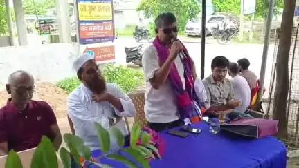 হরিহরপাড়া: হরিহরপাড়ায় ডক্টরস ডে উপলক্ষে রোগীদের মাঝে গাছের চারা বিতরণ করল দা স্বামী হা মেডিসিন সেন্টার