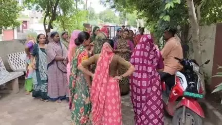 ઘોઘા: ઘોઘા ગામની અંદર દોઢ મહિનાથી પાણી ન આવતા રોસે ભરાયેલ ટોળું ઘોઘા ગ્રામ પંચાયતે પહોંચ્યું#jansmasya