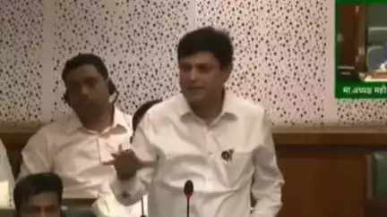 बीडमध्ये विद्यार्थिनी लैंगिक छळ प्रकरणात एसआयटी चौकशी नेमणार; मुख्यमंत्री देवेंद्र फडणवीस यांची सभागृहात घोषणा