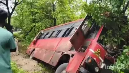 पालघर: डहाणू- छत्रपती संभाजीनगर एसटी बसचा कवडास येथे भीषण अपघात; १४ प्रवासी जखमी, तर दोन गंभीर