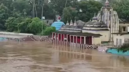 ଯାଜପୁର: ଲଗାଣ ବର୍ଷା ଯୋଗୁ ଆଖୁଆପଦା ନିକଟରେ ବିପଦ ସଂକେତ ଉପରେ ବୈତରଣୀ ଜଳସ୍ତର ପ୍ରବାହିତ
