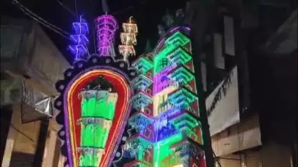 मथुरा: मोहर्रम पर कुशक गली से मुस्लिम समाज के लोगों ने निकाला आलम का जुलूस