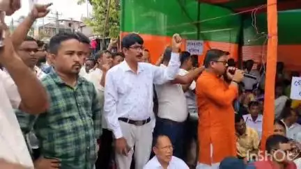 মৰিগাঁও: জাগীৰোডত বিজেপি দলৰ বৃহৎ প্ৰতিবাদী কাৰ্যসূচী, জাগীৰোড গাঁও পঞ্চায়তৰ সন্মূখত এই প্ৰতিবাদী কাৰ্যসূচী গ্ৰহণ