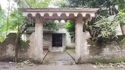 বসিরহাট ১: মধ্যমপুর এলাকায় মহিলাকে কুপিয়ে খুন করে কাপড় চাপা দিয়ে পালায় দুষ্কৃতীরা,
