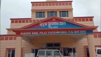 ଭଦ୍ରକ ଗ୍ରାମାଞ୍ଚଳ: ଭଦ୍ରକ ନଳାଙ୍ଗଠାରେ ବିନା ହେଲମେଟ ରେ ଯାଉଥିବା ବେଳେ ଧରା ପଡ଼ିଲେ ଦୁଇ ଧଳାଜହର ବେପାରୀ,ପୋଲିସ ର ସାମ୍ବାଦିକ ସମ୍ମିଳନୀ