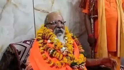 लोकेशन गोटेगांव।  आचार्य महामंडलेश्वर रामकृष्णानद जी महाराज श्री की चरण पादुका पूजन के लिए धार्मिक नगरी गोटेगांव में उमड़े भक्त।