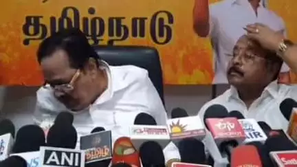 வேலூர்: மேட்டூர் அணையில் இருந்து விவசாயத்திற்கு அதிக அளவு தண்ணீரை திறந்து உள்ளோம் தோட்டப்பாளையம் மாவட்ட திமுக அலுவலகத்தில் துரைமுருகன் பேட்டி