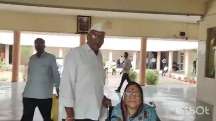 खकनार: संग्रामपुर: सीमांकन के बाद भी खेत पर कब्जा नहीं, 70 वर्षीय महिला को पड़ोसी से धमकी, DM से शिकायत