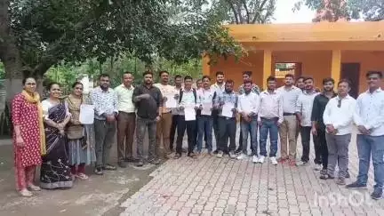 डूंगरपुर: चिकित्सा क्षेत्र में कार्यरत पैरामेडिकल स्टॉफ ने शुरू किया आंदोलन, आगामी भर्ती में बोनस अंक देने की मांग की