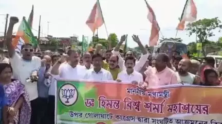 করিমগঞ্জ: গোলাঘাটে মুখ্যমন্ত্রীর কনভয়ের উপর জলের বোতল নিক্ষেপ করার বিরুদ্ধে শ্রীভূমিতে প্রতিবাদে নামলেন জেলা BJP