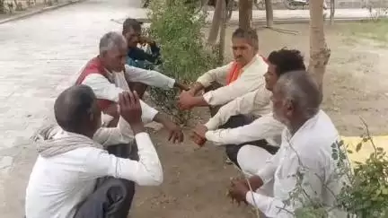 शाहजहांपुर: कलान थाना क्षेत्र के मरथरा गांव में महिला का शव संदिग्ध परिस्थितियों में फांसी के फंदे पर लटकता मिला, आज हुआ पीएम