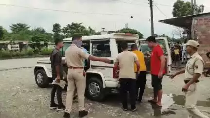 দাংতল ৰাজহ চক্ৰ: বৰতালোৱাত গো-মাংসৰ বিৰুদ্ধে অভিযান 
চাৰিজনক আটক আৰক্ষীৰ