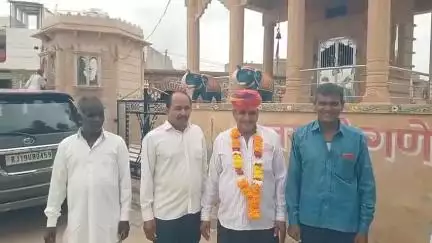 खारड़ा बांध के दलपत सिंह पंवार के सेवानिवृत्ति समारोह कार्यक्रम आयोजित स्वागत के लिए सैकड़ो लोग पहुंचे