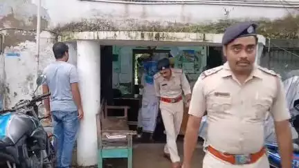সন্দেশখালি ১: ধর্ষণের ঘটনায় ধৃতকে গ্রেফতার করে  রাজবাড়ী পুলিশ ফাঁড়ি থেকে পাঠানো হলো বসিরহাট আদালতে