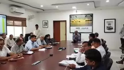 बड़गांव: कलेक्ट्रेट स्थित मिनी सभागार में हुई साप्ताहिक समीक्षा बैठक, विभिन्न विभागों की फ्लैगशिप योजनाओं की प्रगति की गई समीक्षा