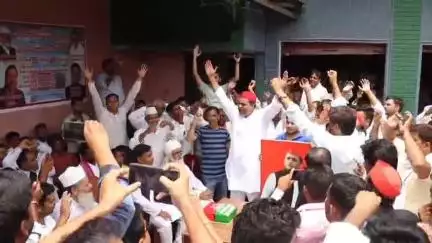बिलारी: सपा कैंप कार्यालय के निकट पीडब्ल्यूडी गेस्ट हाउस में लोक कल्याण दिवस के रूप में मनाया गया सपा प्रमुख का जन्मदिन