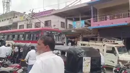 ಶೋರಾಪುರ: ನಗರದಲ್ಲಿ ಟ್ರಾಫಿಕ್ ಸಮಸ್ಯೆ ಬಗೆಹರಿಸುವಂತೆ ನಗರದಲ್ಲಿ ಹೋರಾಟಗಾರ ಮಾಳಪ್ಪ ಕಿರದಳ್ಳಿ,ಹಾಗೂ ವಾಹನ ಸವಾರರು ಅಕ್ರೋಶ #localissue